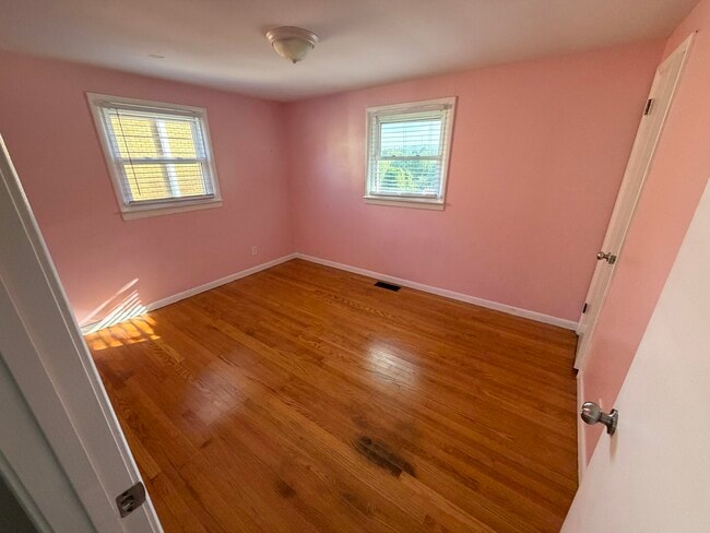 Building Photo - 207 Beecher St