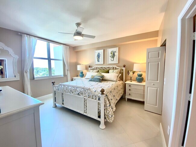 Building Photo - 806 E Windward Way