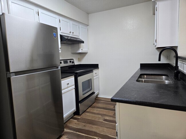 Building Photo - 1106 Buttercup Cir