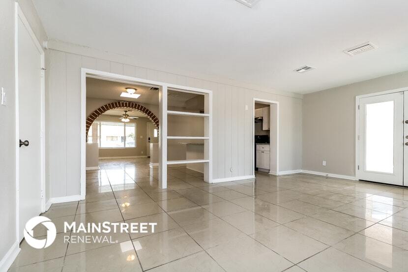 Building Photo - 10546 N 73rd Dr