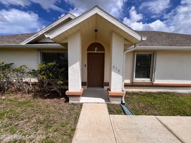 Building Photo - 818 7 Gables Cir SE