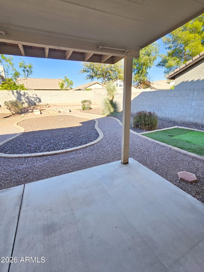 Building Photo - 3032 E Wahalla Ln