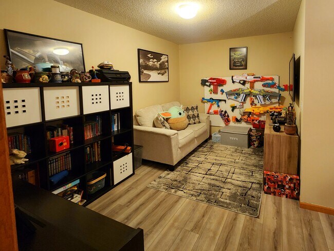 Building Photo - 862 Princeton Ave