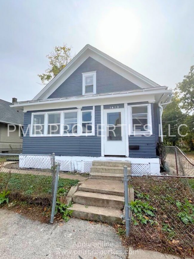 Building Photo - 3 Bedrooms/1 Bathroom House