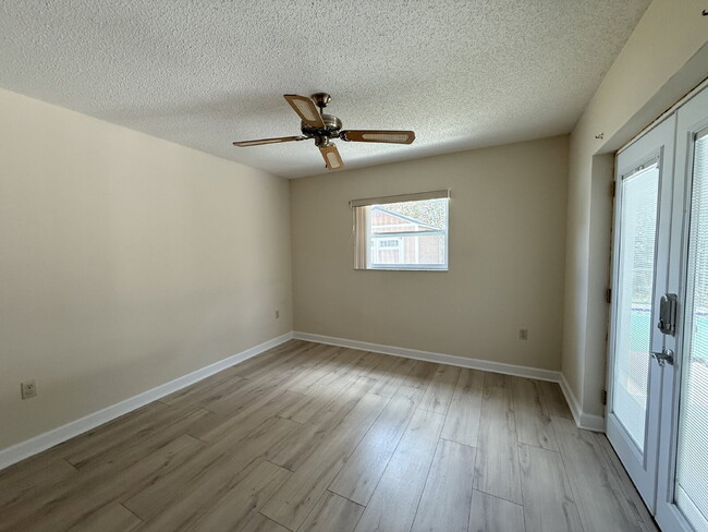Building Photo - "Charming 3-Bed, 2-Bath Oasis in Spring Hi...