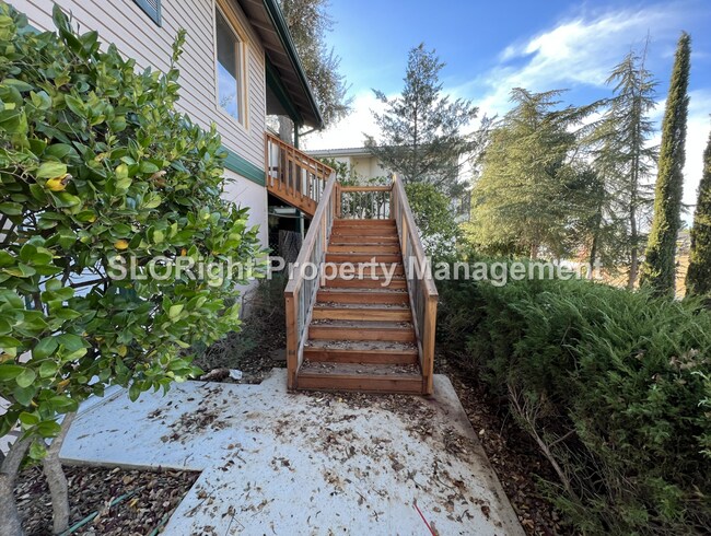 Building Photo - AVAILABLE NOW- Recently Updated Home on Lake Nacimiento - 3 Bed / 2 Bath