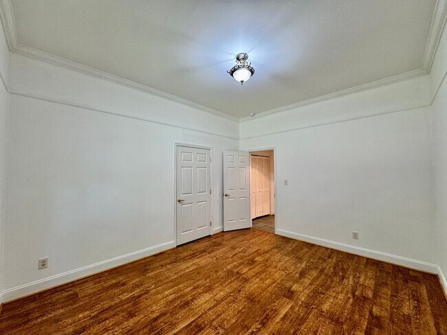 Building Photo - Recently Updated 4-Bedroom Ranch Home w/a 2 Bedroom Guest Cottage! Ready 04-23-26! Pet Friendly Home