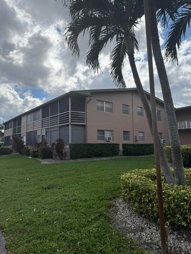 Building Photo - 8 Canterbury A