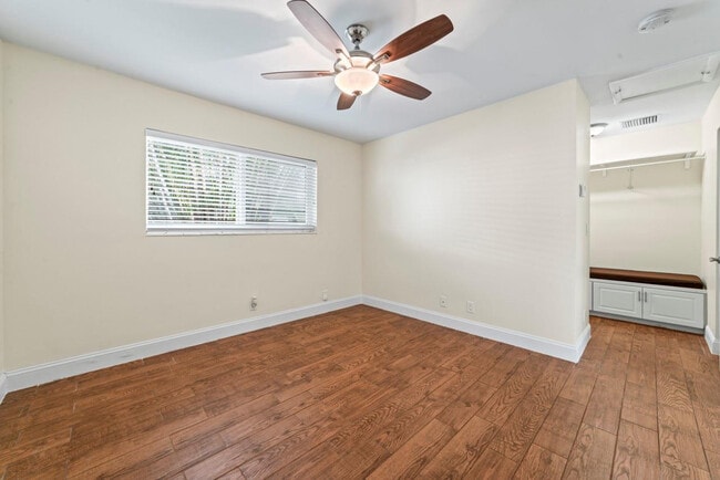 Building Photo - 404 SE 16th St