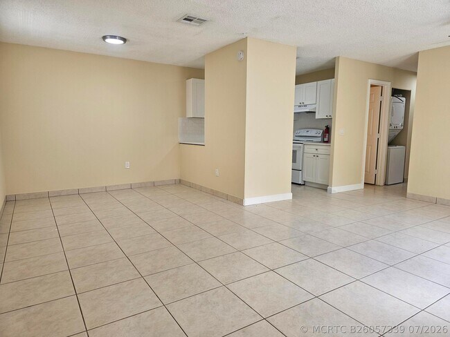 Building Photo - 5836 S 37th Ct