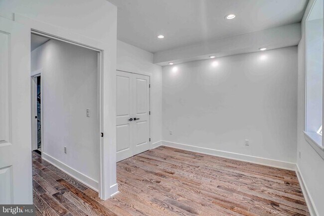 Building Photo - 2832 Edgemont St