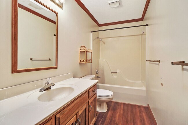 Building Photo - 3 bedroom / 2 bath on a private corner lot in Fairfield Glade