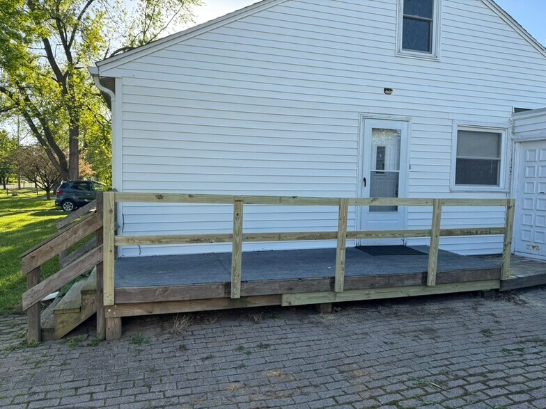Building Photo - 1643 Haslett Rd