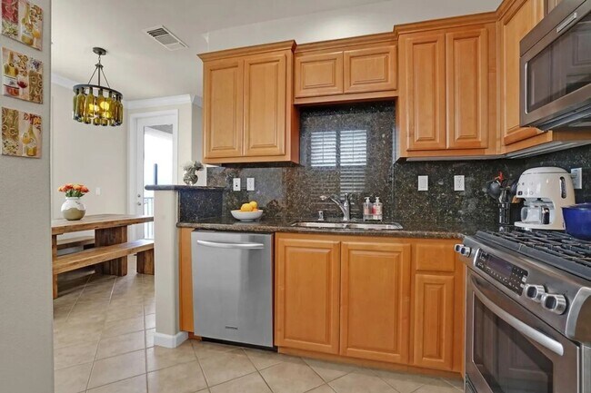 Building Photo - Wonderful Dublin Condo