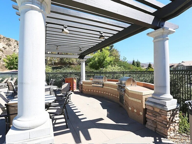 Building Photo - 16707 Nicklaus Dr