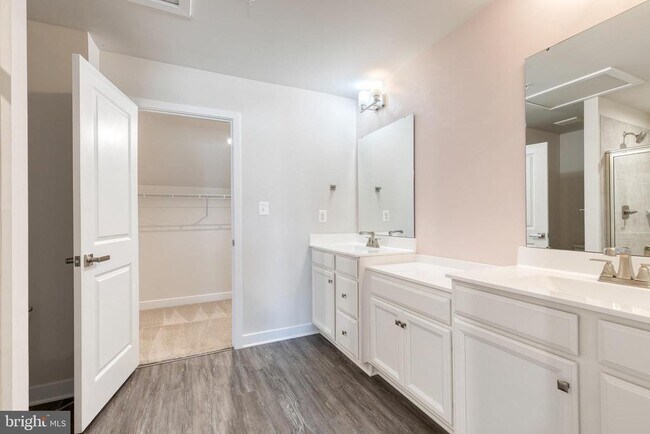 Building Photo - 228 S Newkirk St