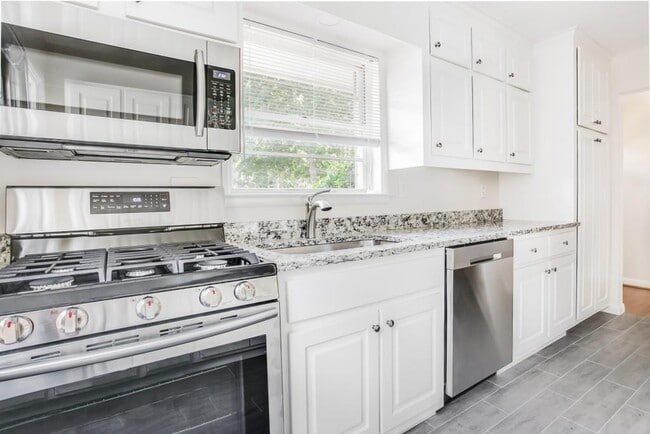 Building Photo - 1655 Ridgewood Dr NE