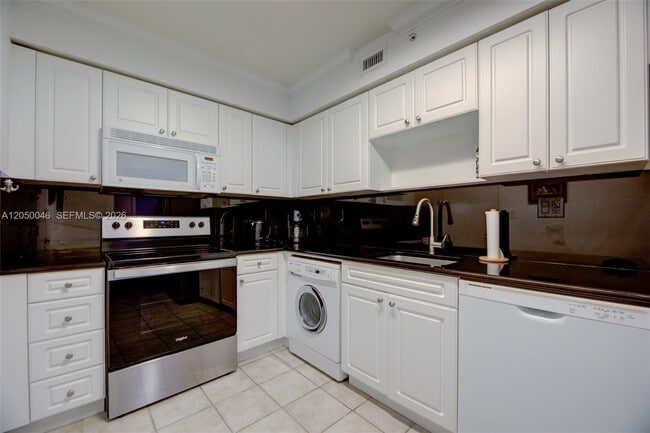 Building Photo - 2501 S Ocean Dr