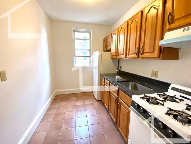 Building Photo - Check out this 1 bed 1 bath in Allston