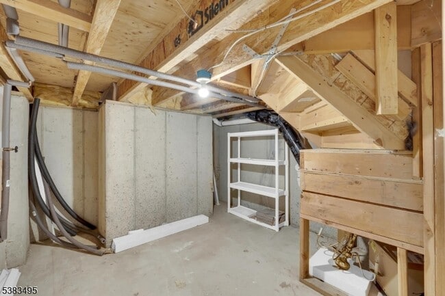 Building Photo - 35 Brock Ln