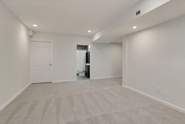 Building Photo - 7090 Dean Farm Rd