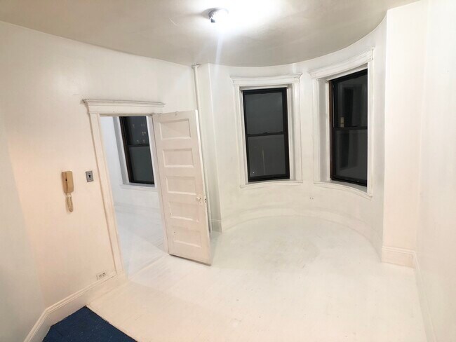 Building Photo - 519 Park Dr