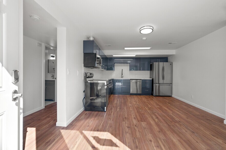 Building Photo - 411 124th St S