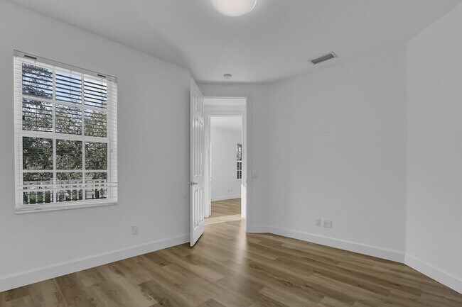 Building Photo - 199 Barbados Dr