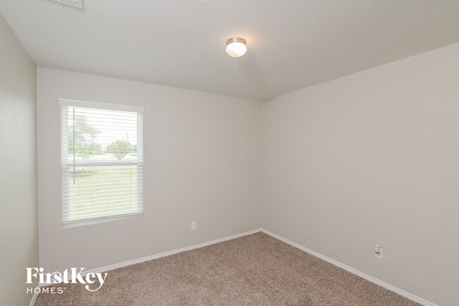 Building Photo - 8602 Segura Wy