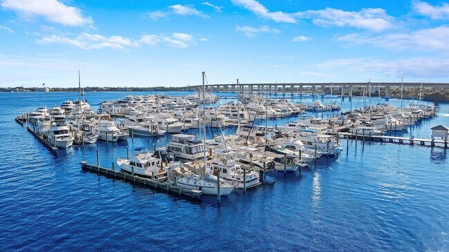 Building Photo - 975 NW Flagler Ave