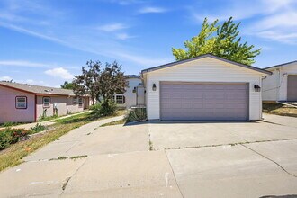 Building Photo - $2,595.95, 5 bed, 3.5 bath with a fenced back yard