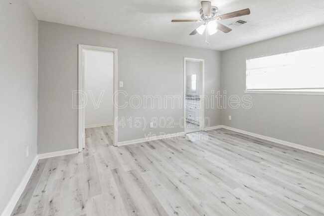 Building Photo - 2107 Lamar Dr