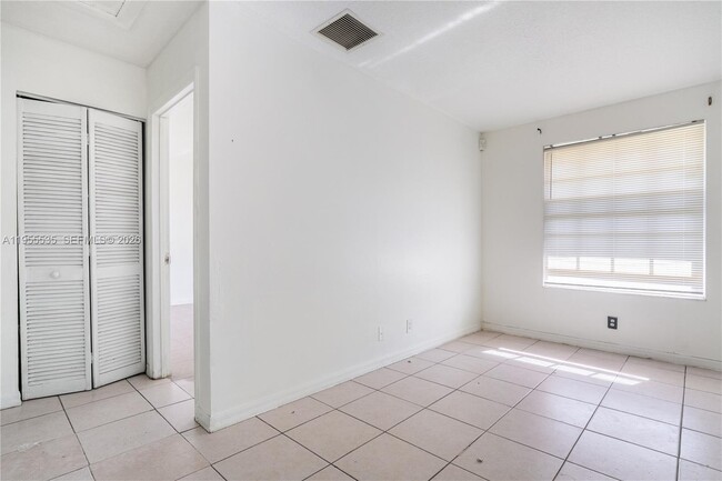 Building Photo - 415 NW 60th Way