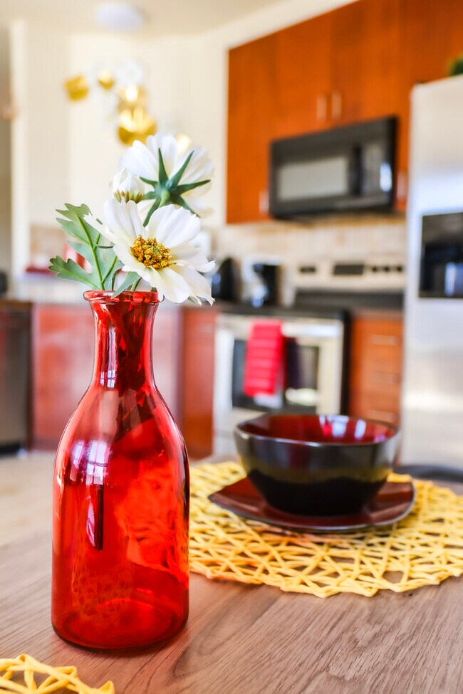 Building Photo - 898 Oak St NW