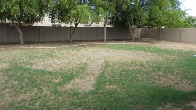 Building Photo - 11841 N 143rd Ave