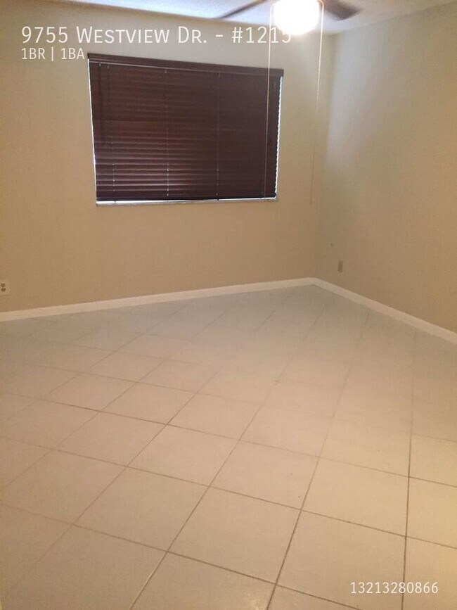 Building Photo - 9755 Westview Dr