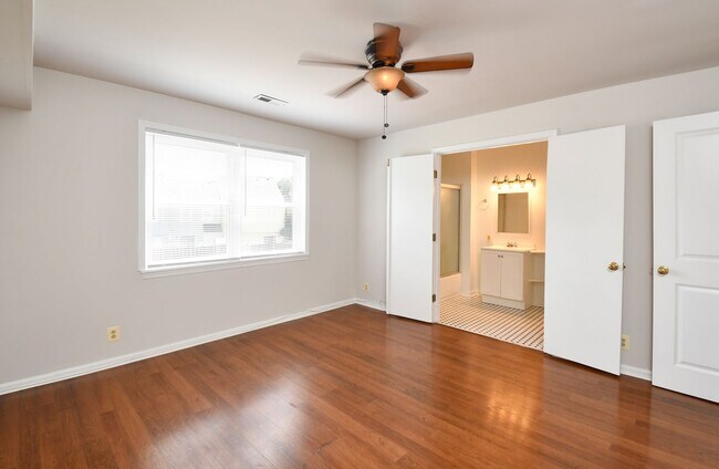 Building Photo - 102 Chesterfield Ln