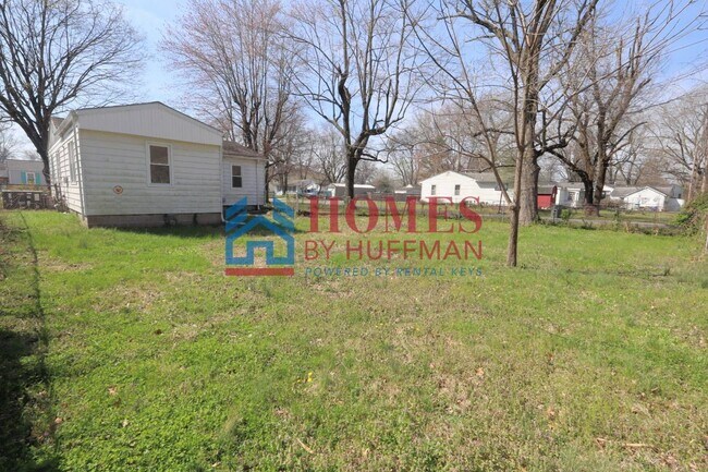 Building Photo - Three Bedroom House | Move in Ready