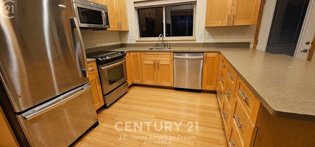 Building Photo - Spectacular Views in the Heart of Applegate Wine Country