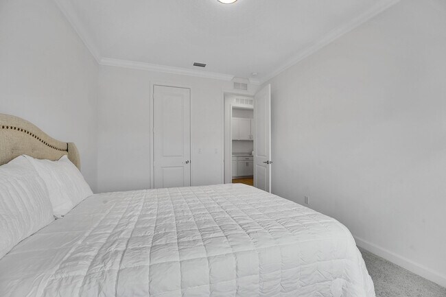Building Photo - 601 Hookline Cir