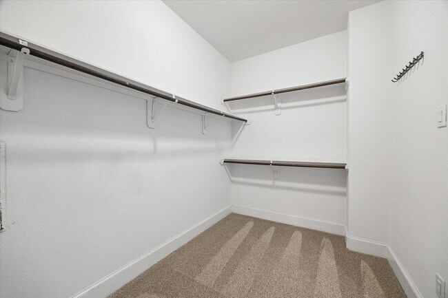 Building Photo - 1105 E 27th St