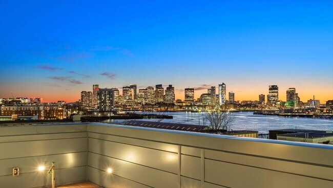 Building Photo - 301 Border St