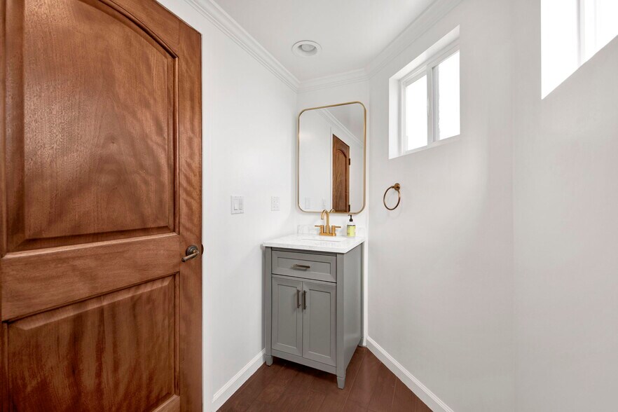 Building Photo - 2124 Reservoir St