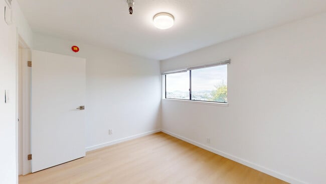 Building Photo - 2031 Castro St