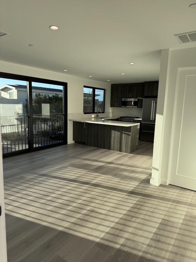 Building Photo - 2408 Highland Ave