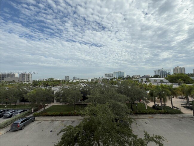 Building Photo - 2775 NE 187th St