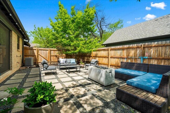 Building Photo - 1808 Forest Hill Dr