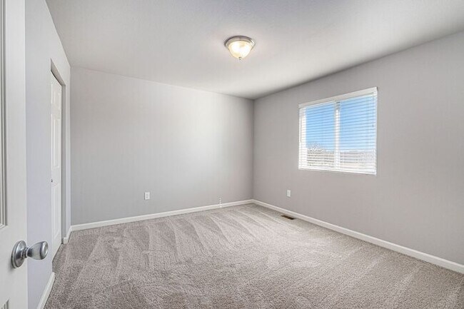Building Photo - 5673 Claremount St