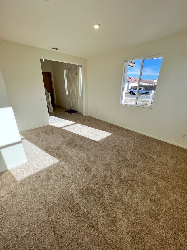 Building Photo - 5 Bedroom home with FULL MOTHER IN LAW SUI...