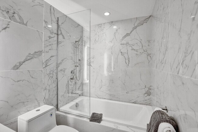 Building Photo - 525 N Fort Lauderdale Beach Blvd